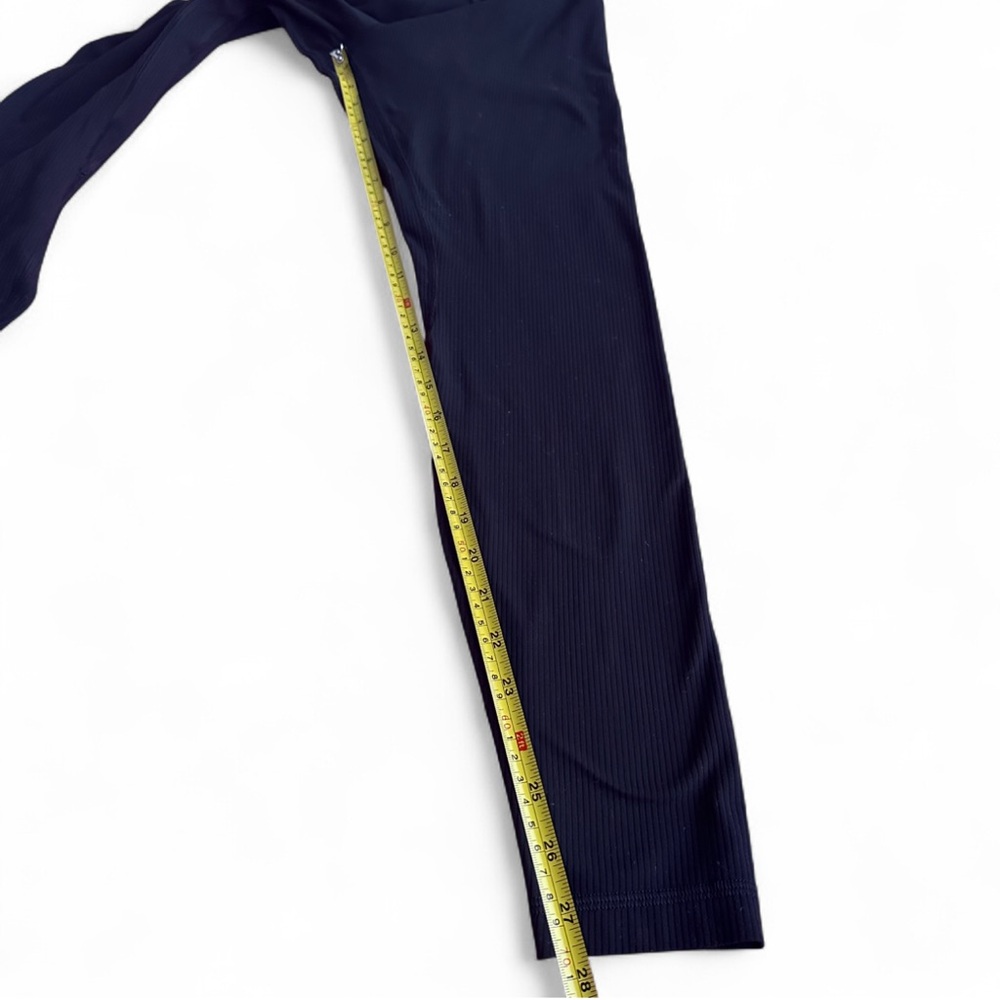 Lululemon Athletica Black Ribbed Stretchy Leggings 8 - Picture 5 of 7